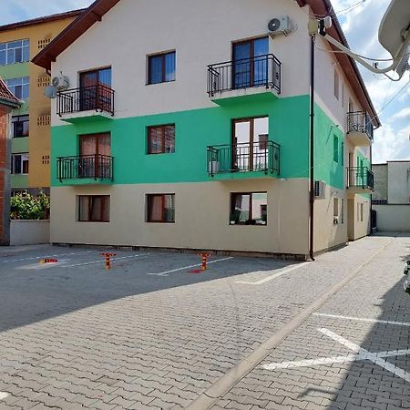 Apartament Teo Caransebeş Exteriör bild