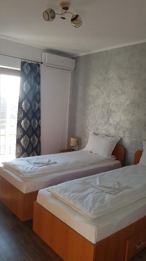 Apartament Teo Caransebeş Exteriör bild