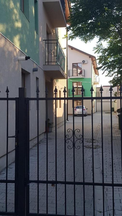 Apartament Teo Caransebeş Exteriör bild