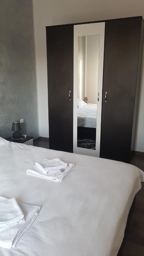 Apartament Teo Caransebeş Exteriör bild