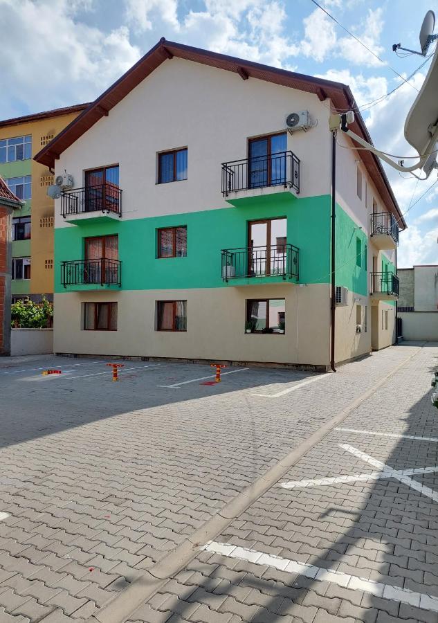 Apartament Teo Caransebeş Exteriör bild
